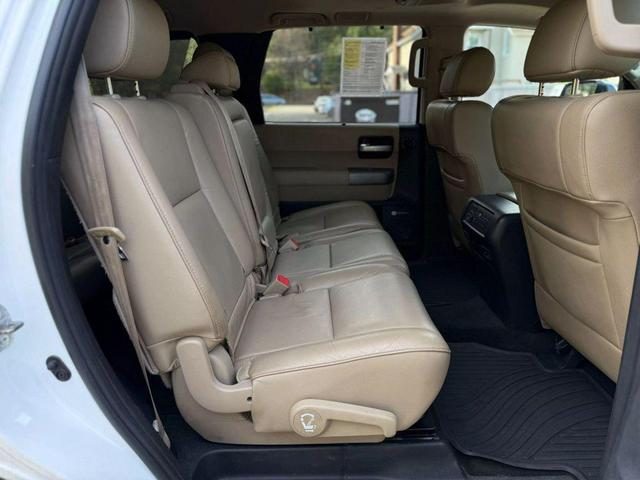 Photo of 2015 Super White Toyota Sequoia