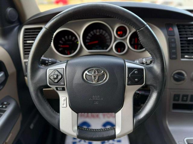 Photo of 2015 Super White Toyota Sequoia