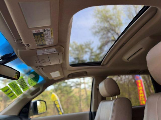 Photo of 2015 Super White Toyota Sequoia