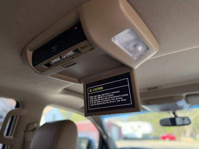 Photo of 2015 Super White Toyota Sequoia