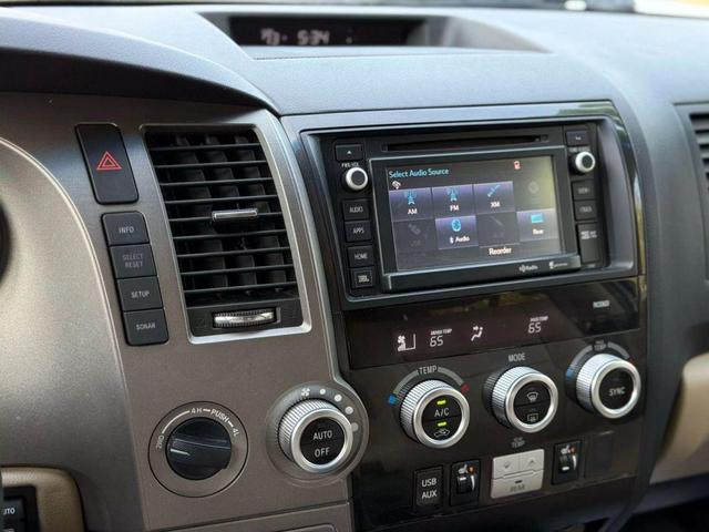Photo of 2015 Super White Toyota Sequoia