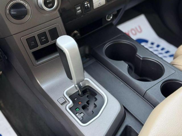 Photo of 2015 Super White Toyota Sequoia