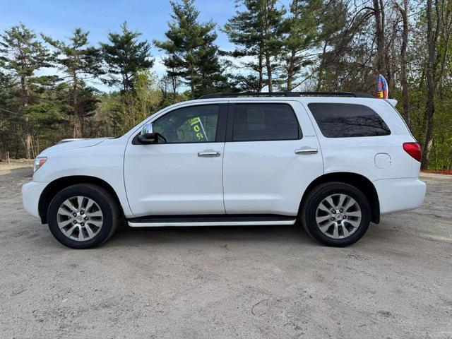 Photo of 2015 Super White Toyota Sequoia