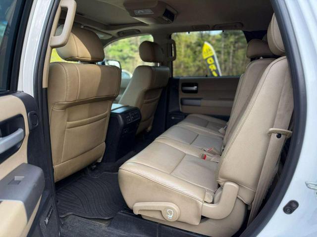Photo of 2015 Super White Toyota Sequoia