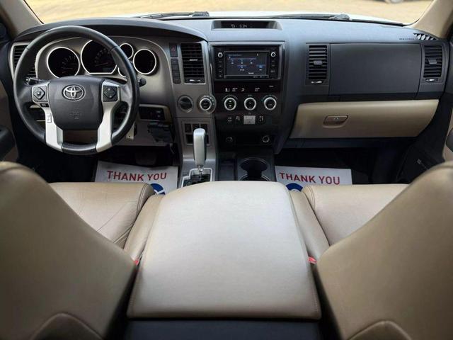 Photo of 2015 Super White Toyota Sequoia