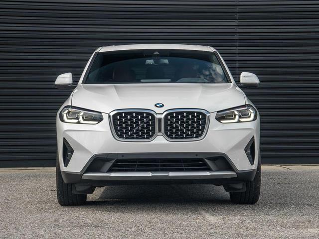 Photo of 2022 Mineral White Metallic BMW X4