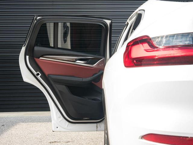 Photo of 2022 Mineral White Metallic BMW X4