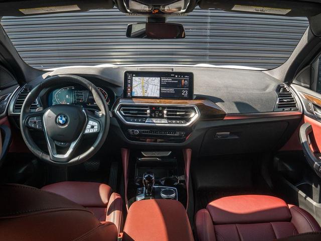 Photo of 2022 Mineral White Metallic BMW X4