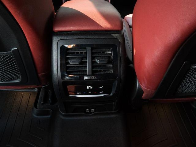 Photo of 2022 Mineral White Metallic BMW X4