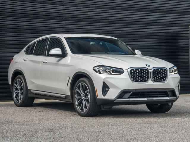 Photo of 2022 Mineral White Metallic BMW X4