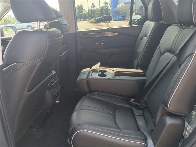 Photo of 2025 Sonic Gray Pearl Honda Pilot