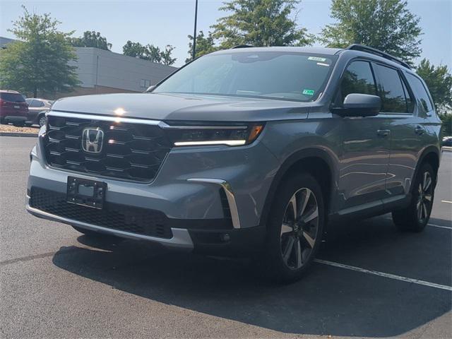 Photo of 2025 Sonic Gray Pearl Honda Pilot