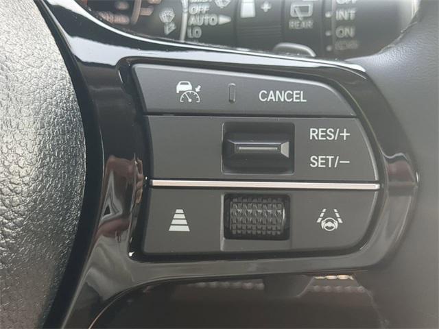 Photo of 2025 Sonic Gray Pearl Honda Pilot