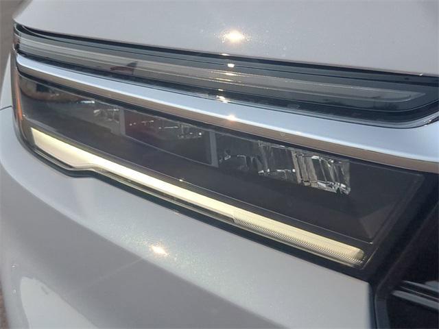 Photo of 2025 Sonic Gray Pearl Honda Pilot