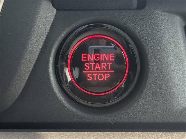 Photo of 2025 Sonic Gray Pearl Honda Pilot