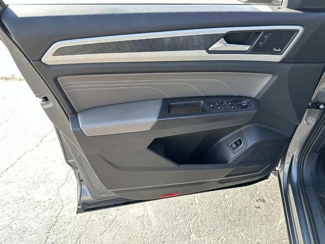 Photo of 2022 Platinum Gray Metallic Volkswagen Atlas