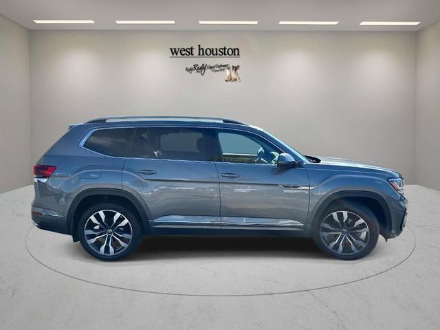 Photo of 2022 Platinum Gray Metallic Volkswagen Atlas