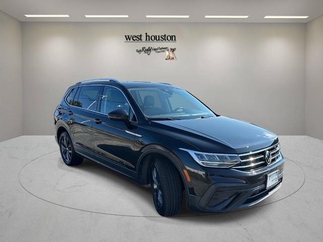 Photo of 2022 Deep Black Pearl Effect Volkswagen Tiguan