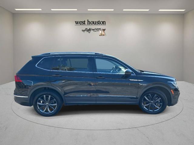 Photo of 2022 Deep Black Pearl Effect Volkswagen Tiguan