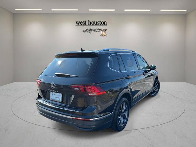 Photo of 2022 Deep Black Pearl Effect Volkswagen Tiguan