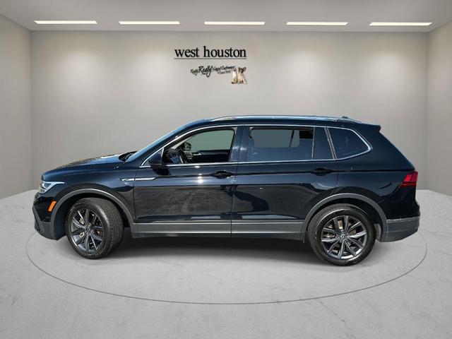 Photo of 2022 Deep Black Pearl Effect Volkswagen Tiguan
