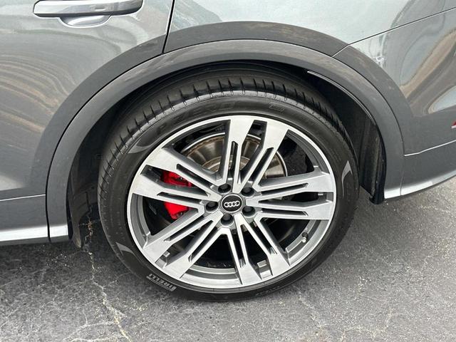 Photo of 2018 Daytona Gray Pearl Effect Audi SQ5