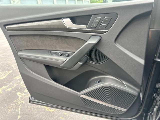Photo of 2018 Daytona Gray Pearl Effect Audi SQ5