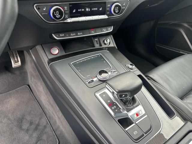 Photo of 2018 Daytona Gray Pearl Effect Audi SQ5
