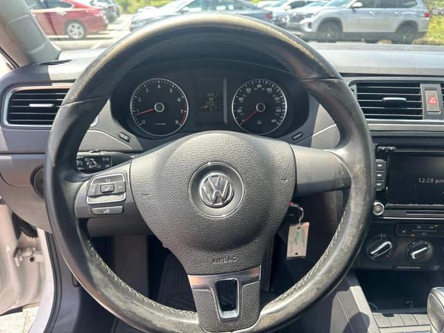 Photo of 2012 Candy White Volkswagen Jetta