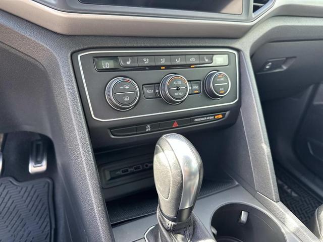 Photo of 2021 Deep Black Pearl Effect Volkswagen Atlas