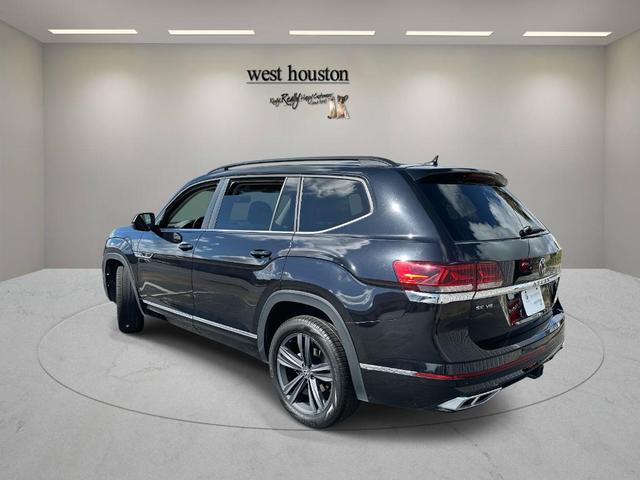 Photo of 2021 Deep Black Pearl Effect Volkswagen Atlas