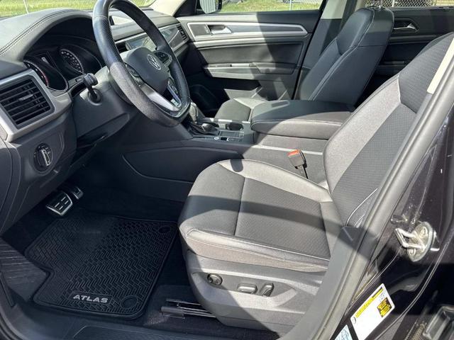 Photo of 2021 Deep Black Pearl Effect Volkswagen Atlas