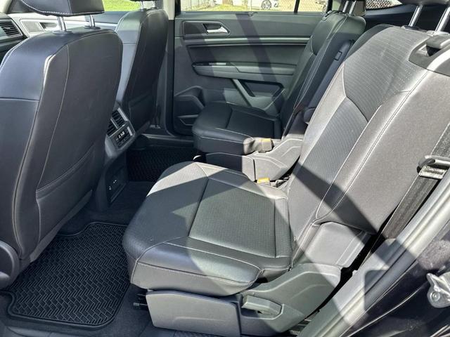Photo of 2021 Deep Black Pearl Effect Volkswagen Atlas