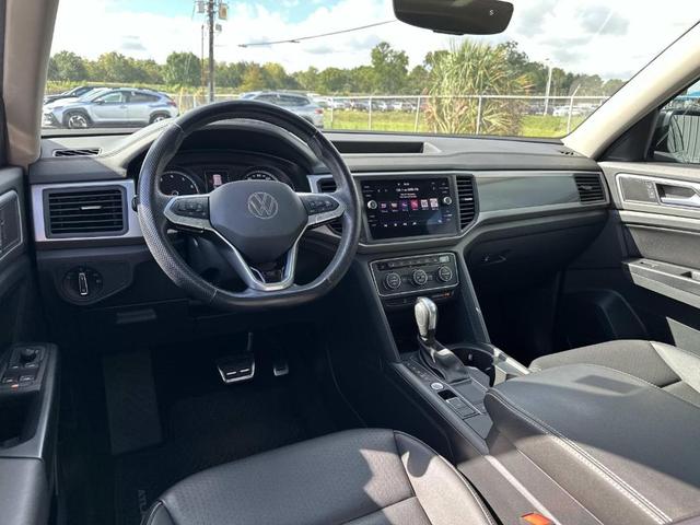 Photo of 2021 Deep Black Pearl Effect Volkswagen Atlas