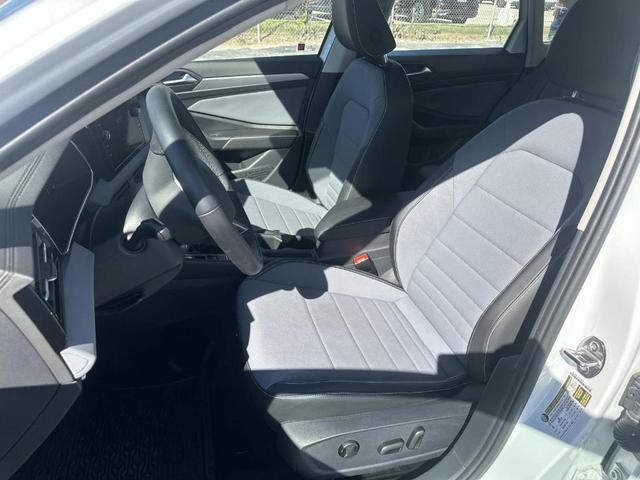 Photo of 2025 Opal White Pearl Effect Volkswagen Jetta