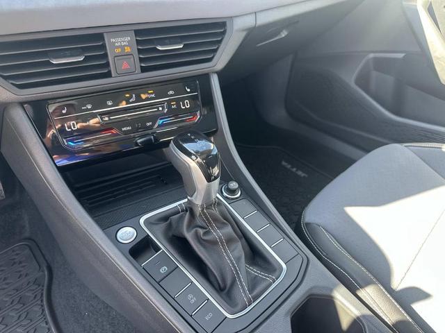Photo of 2025 Opal White Pearl Effect Volkswagen Jetta