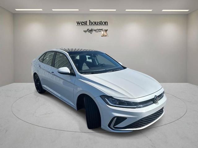 Photo of 2025 Opal White Pearl Effect Volkswagen Jetta