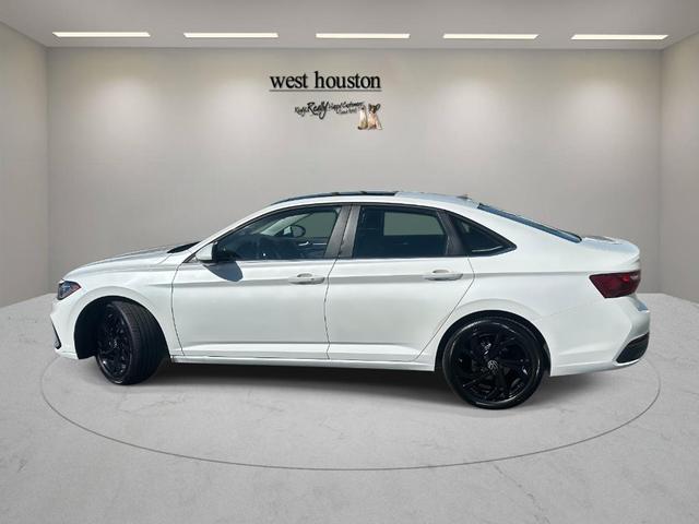 Photo of 2025 Opal White Pearl Effect Volkswagen Jetta