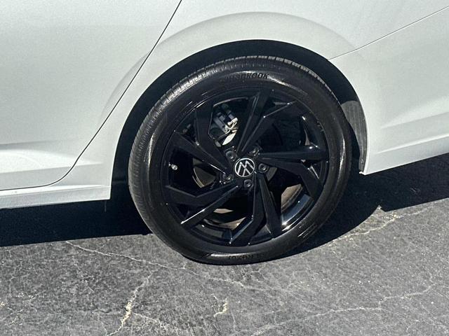 Photo of 2025 Opal White Pearl Effect Volkswagen Jetta
