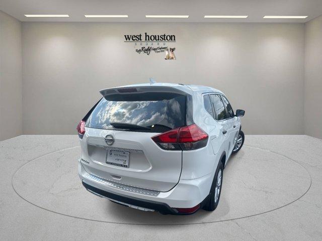 Photo of 2017 Glacier White Nissan Rogue