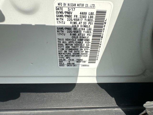 Photo of 2017 Glacier White Nissan Rogue