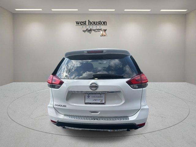 Photo of 2017 Glacier White Nissan Rogue