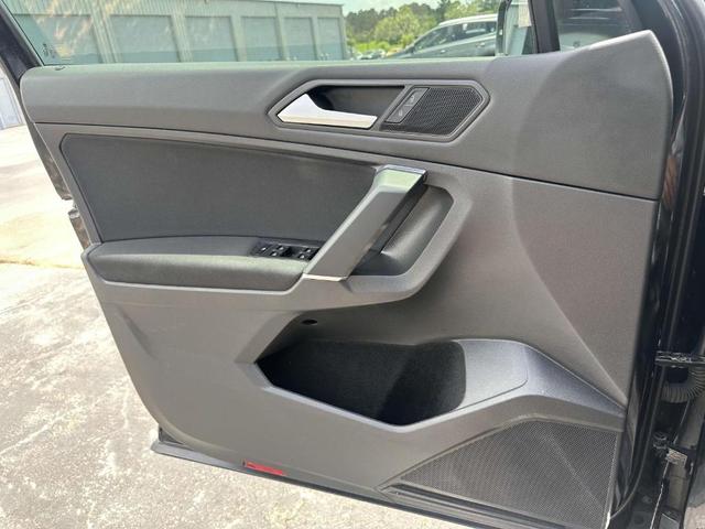 Photo of 2020 Deep Black Pearl Effect Volkswagen Tiguan
