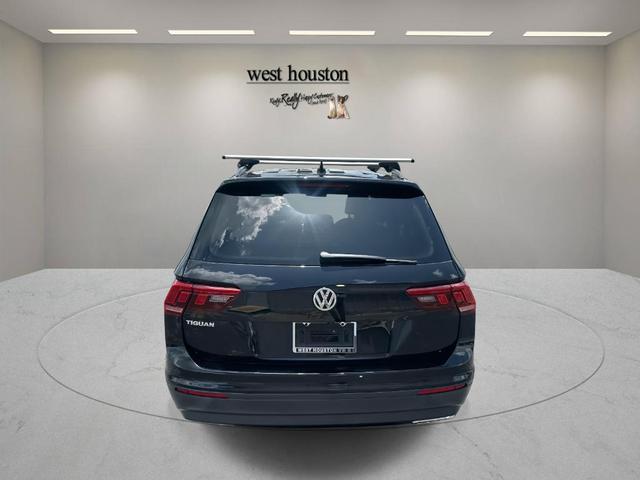 Photo of 2020 Deep Black Pearl Effect Volkswagen Tiguan