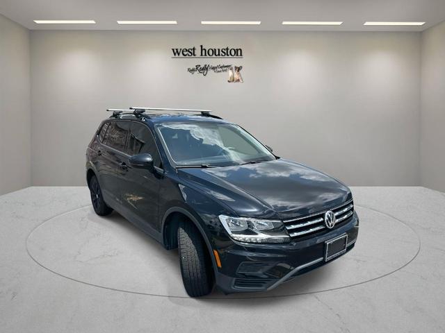 Photo of 2020 Deep Black Pearl Effect Volkswagen Tiguan