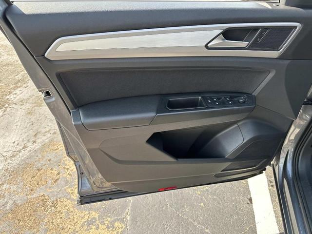 Photo of 2021 Platinum Gray Metallic Volkswagen Atlas