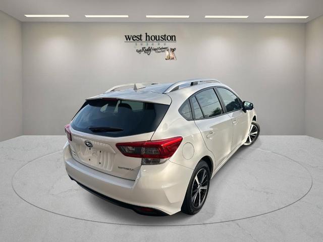 Photo of 2022 Crystal White Pearl Subaru Impreza