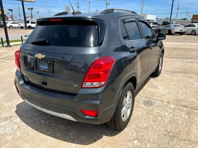 Photo of 2017 Gray Chevrolet Trax