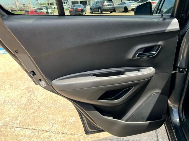 Photo of 2017 Gray Chevrolet Trax