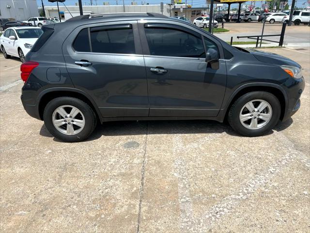 Photo of 2017 Gray Chevrolet Trax